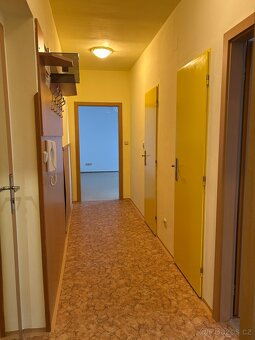 Pronájem cihlového bytu 2+1, 66 m2 s balkónem a garáží - 11