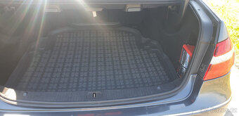 Mercedes Benz E200 CDI Avantgarde - 11