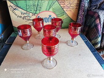 Staré barevné ambrove sklo hutní vázy mísy sklenice - 11