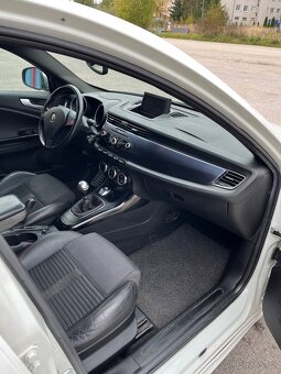 Alfa Romeo Giulietta 1.6 JTDm Šport = 196531km, 2011 = - 11