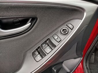 Hyundai i30 1,6 CRDi 81 kW, r.v. 12/2012, najeto 195.356km - 11
