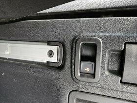 Volkswagen Touran 2.0 TDI Highline -DSG - Tažné zařízení - 11