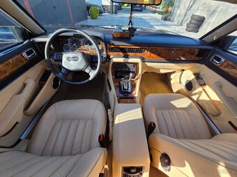 Jaguar Daimler XJ40 - 11