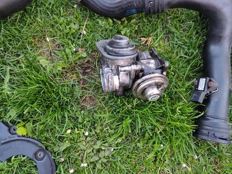 Rozprodám díly z motoru 2 TDI 16 v - 11