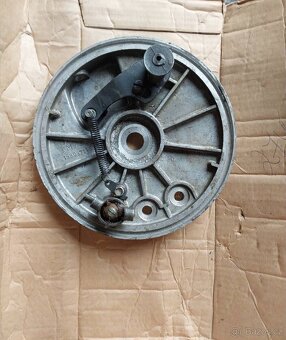 Brzdové pakny brzdový štít střed kola buben květák Ural M72 - 11