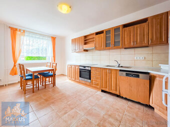 Pronájem prostorného pokoje (30 m2), Praha 8 - Čimice, ul. J - 11