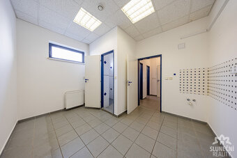 Pronájem obchodních prostor 299 m² ve Starém Městě - 11