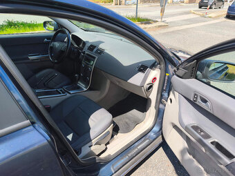 Volvo V50 2.4 D5 132kW Autoklima Alu Xen - 11