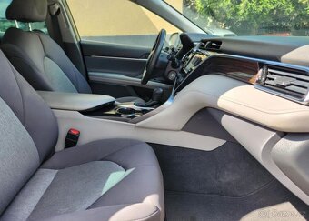 Toyota Camry 2.5-BENZÍN-AUTOMAT - 11