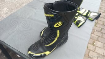 Prodám Triumph 955i RS - 11