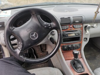 Mercedes-Benz C 200 CDI (203 K) 2003 2.1l 85Kw Kombi - 11