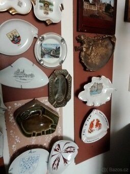 Starož. pohlednice s perletí + staré porcelánové popelníky. - 11