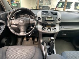 Toyota RAV4 4 2.2 Turbodiesel Sol MOC PĚKNÁ - 11