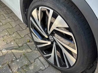 Volkswagen ID.4 GTX 220kw 4x4,tažné,tepelko,360°kamery - 11