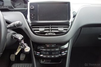 Peugeot 2008 1.2PT ALLURE 61kW 2018 - 11