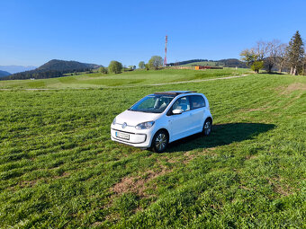 Elektromobil VW e-Up - strešné okno, letné+zimne pneu - 11