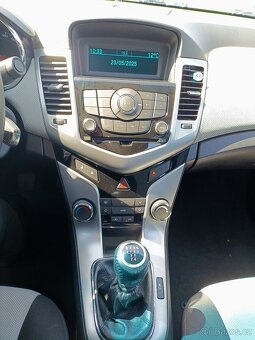 Prodám auto Chevrolet Cruze  1.8 benzin 2011 - 11