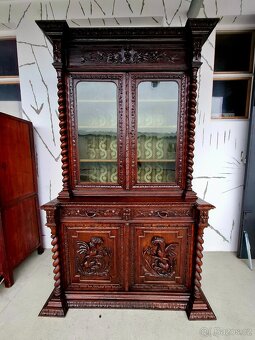 Starožitný vyřezávaný masivní příborník - 11