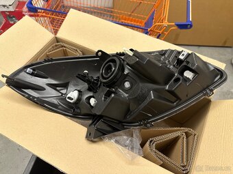 Originál přední světlomet DACIA SANDERO 1 - 11