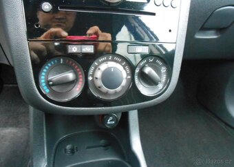 Opel Corsa 1,4 64 kW KLIMA Serviska benzín - 11