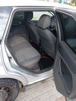 Ford Focus Kombi 1.6 TDCi (66 kW), r. 2005 – klima, tažné - 11