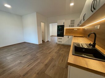 Prostorný byt 3+1 (110 m²) po rekonstrukci, se zahradou a pa - 11