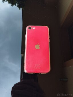 iPhone 8 - 128 GB - skvělý stav - ohlášený iCloud - 11