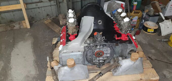 Karburátorový motor Porsche 2.2. Hydraulický napínač řetězu - 11