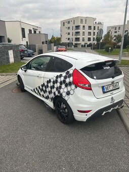 Ford fiesta MK7 - 11