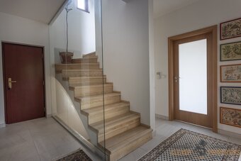 Prodej rodinného domu 260 m2, pozemek 359 m2, ev.č. 00678 - 11