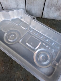 Retro hliníková forma na pečení, hasičské auto. - 11