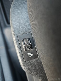 PEUGEOT 3008 2016 1.2 e-THP 96kW,VÝHŘEVY,TEMPOMAT,PARK.SENZ - 11
