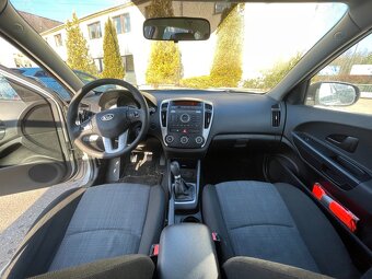 Prodám Kia Ceed 1,6i 92kW kombi, rok 2010 - 11