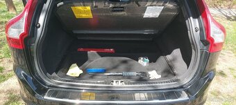 Volvo Xc60 D4 140kw FWD manuál - 11