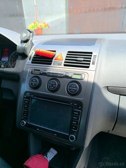 Volkswagen Touran - 11