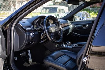 Mercedes E 63 AMG Performance, Krásny stav, Pano, Distronic - 11