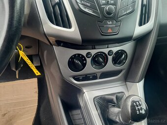 FORD FOCUS III 1,6i 77KW BENZÍN r.v 4/2011 - 11