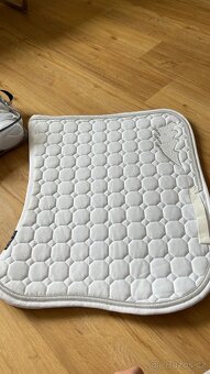 Úklid sedlovny - helma, podbřišník , bandáže, podsedlovka - 11