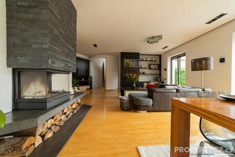 Dvougenerační dům Žďárská 750 s wellness a 2 garážemi - 11