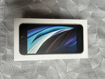 iPhone SE 2020 - 11