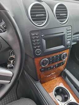 MERCEDES-BENZ ML300-4MAMTIC-TOP KRÁSNÝ STAV - 11