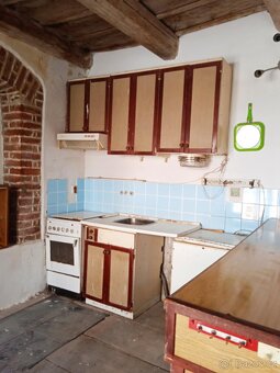 Rodinný dům k rekonstrukci - 11