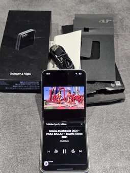 Samsung Z Flip 7 - 11