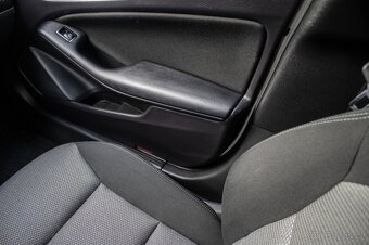 Mercedes-Benz GLA 180 A/T - 11