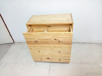 Prodám hezký stůl IKEA,komodu a noční stolky z masivu - 11