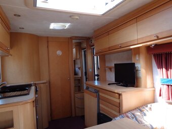 Anglický karavan Elddis Huricane GTX rv: 2002, koupelna - 11