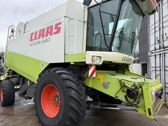 Sklízecí mlátička Claas Lexion 440, rok výroby 2002, žací l - 11