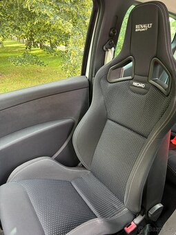 Renault Clio RS III - F1 R27 edice - 11