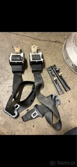 BMW e36 zbytek NÁHRADNÍCH DÍLŮ - 11