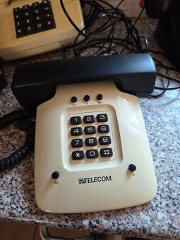 Stare telefony domácí - 11